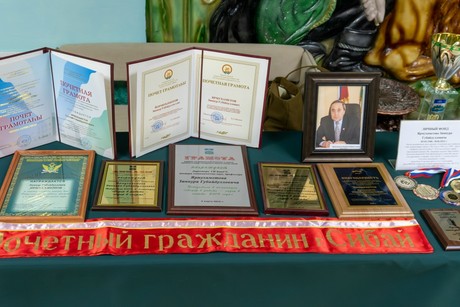 фото - Выставка Почетного гражданина г.Сибай Ярмухаметова Зиннура Губайдулловича!