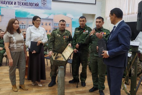 фото - Диалог сквозь слезы: боль матерей и обещание студентов