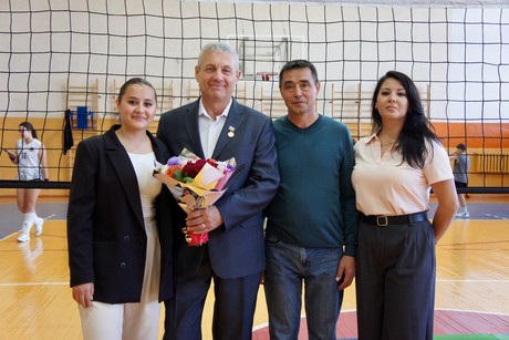 фото - В Сибайском институте прошел волейбольный турнир в честь юбилея ветерана кафедры!