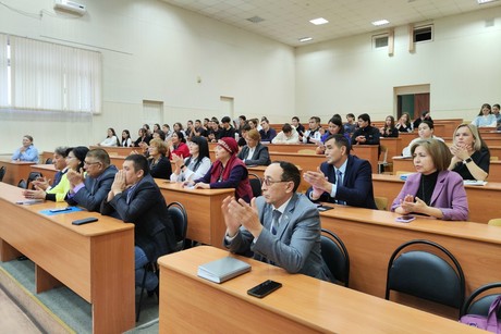 фото - Сибай институтында  Урал аръяғы төбәгенең  тарихы, теле, мәҙәниәтенең үҫеш перспективалары ҡаралды