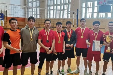 фото - В Сибае прошел волейбольный турнир юношей памяти профессора Зиннура Ярмухаметова!