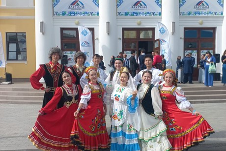 фото - Народный ансамбль народного танца «Ете ырыу» выступил на Инвестсабантуе 2025!