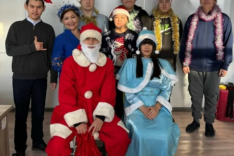 фото - Студенты технологического факультета вернули детям веру в Деда Мороза!