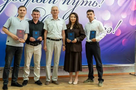 фото - В добрый путь, дорогие выпускники !!!