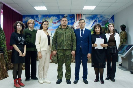 фото - Боец СВО  передал фронтовые реликвии в музей