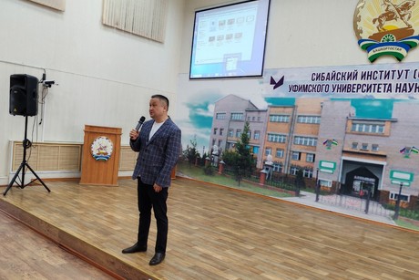 фото - Диалог с историей:встреча студентов  с директором Республиканского Музея Славы
