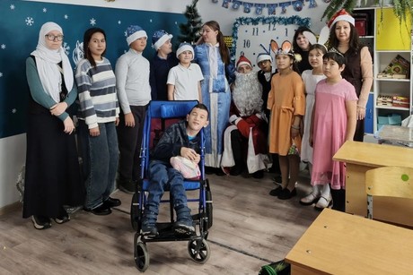 фото - Студенты технологического факультета вернули детям веру в Деда Мороза!