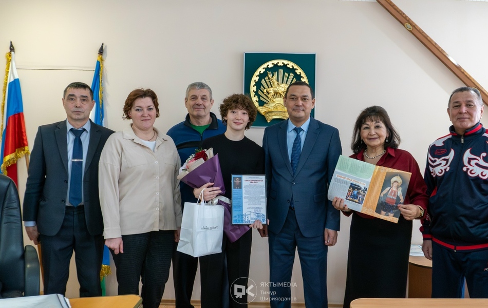 Директор института Ильдар Хамитов поздравил чемпионку мира Зарину Исламову!