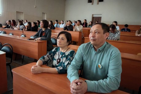 фото - Диалог с историей:встреча студентов  с директором Республиканского Музея Славы