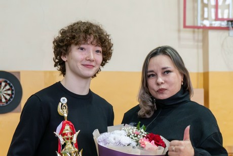 фото - Директор института Ильдар Хамитов поздравил чемпионку мира Зарину Исламову!