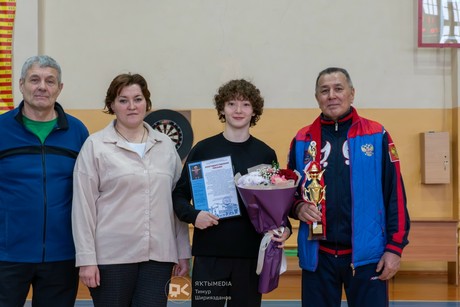 фото - Директор института Ильдар Хамитов поздравил чемпионку мира Зарину Исламову!